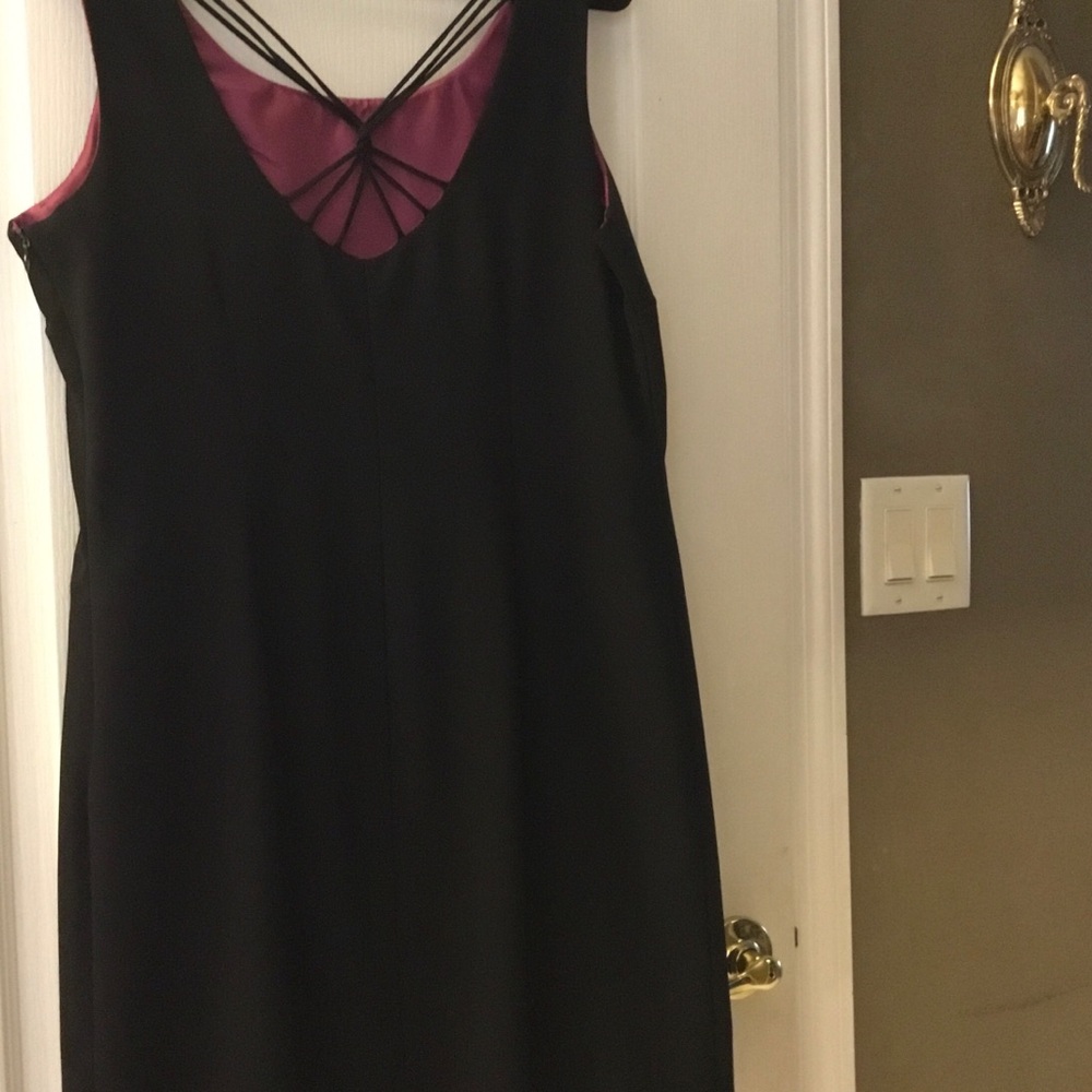 Ronni Nicole Elegant Sleeveless Dress